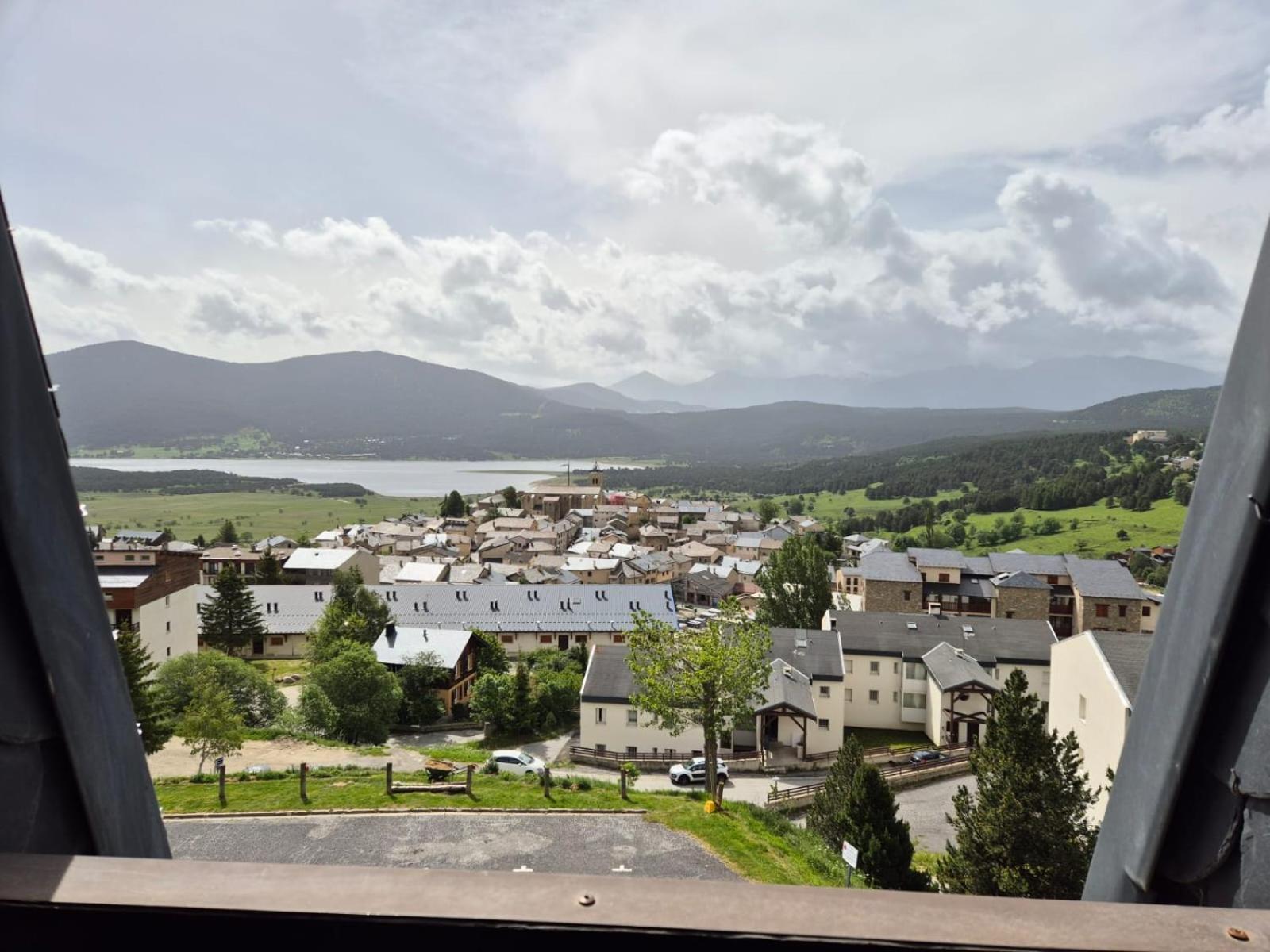 Studio Avec Loggia Les Angles - Superbe Vue Sur Lac Et Montagnes Exterior foto